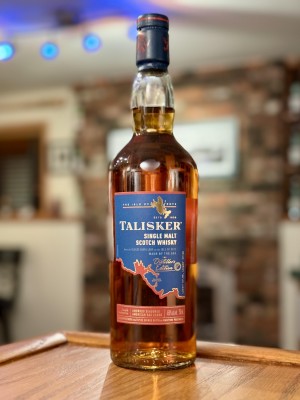 Talisker Distillers Edition (2022) - double matured in Amoroso seasoned American oak casks - 45.8% ABV