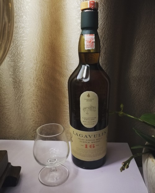 Lagavulin 16 Year Old